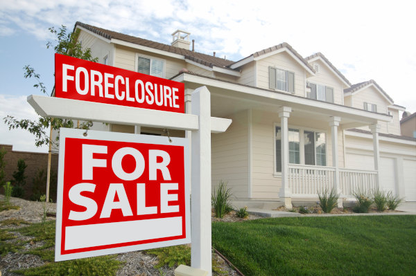 family in foreclosure